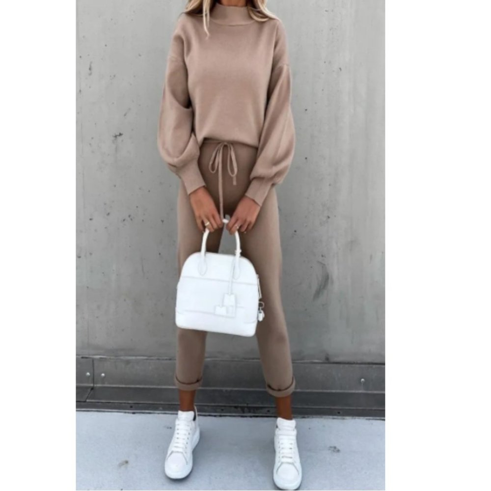 NWT Brown High Neck Long Sleeves Ankle Cropped Dryfit Set